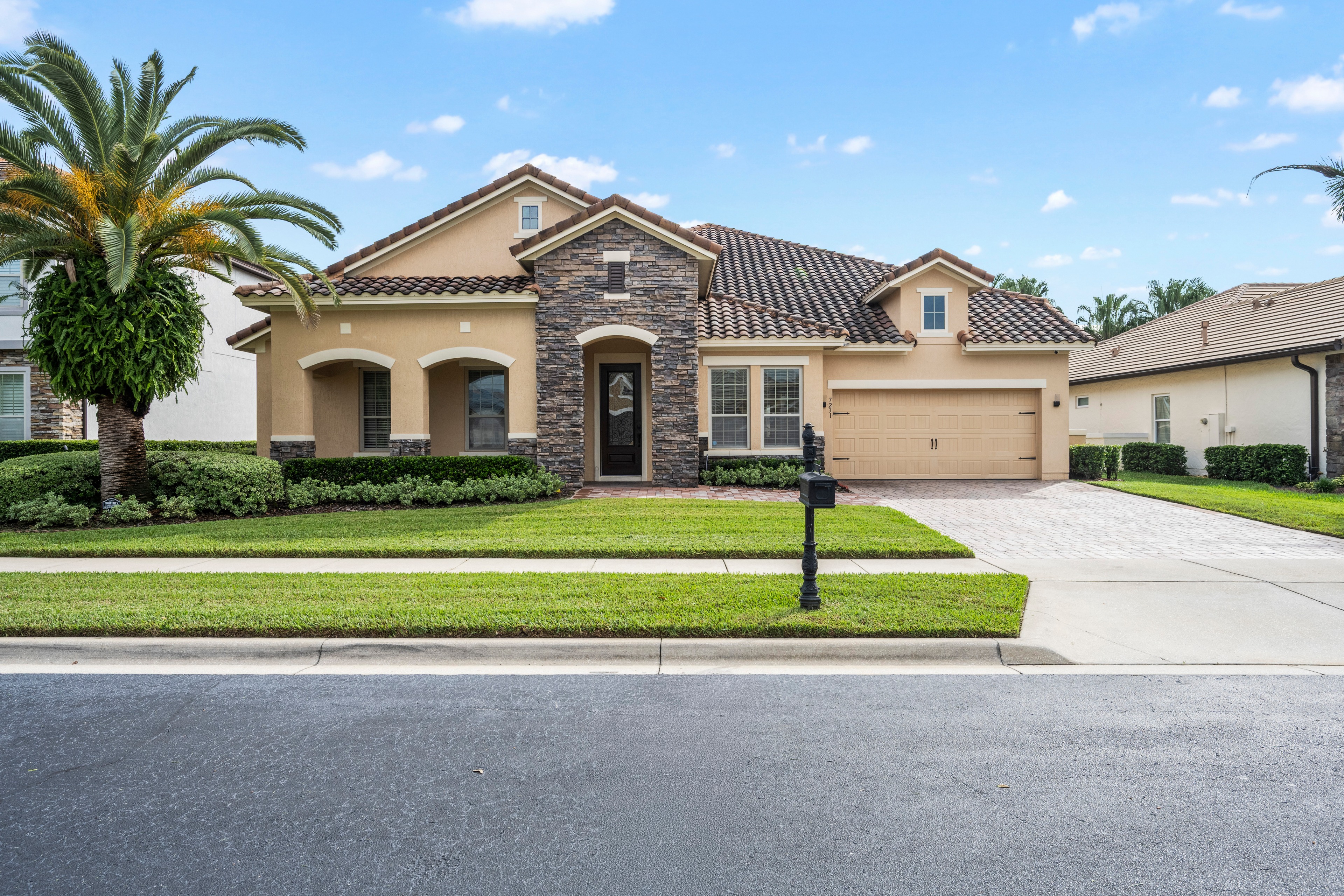 7231 Sangalla Dr — photograph 2