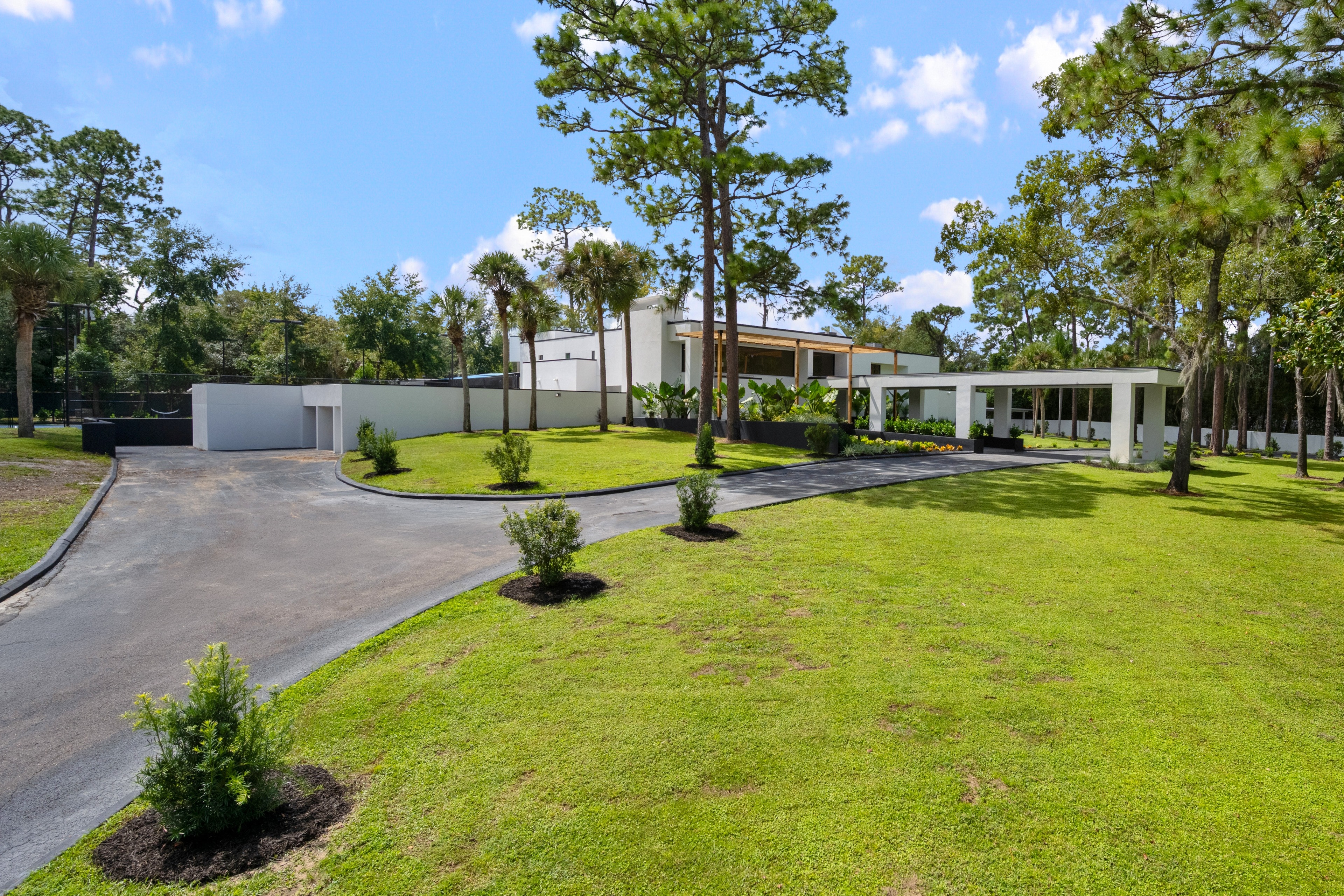 808 Sweetwater Club Blvd — photograph 2