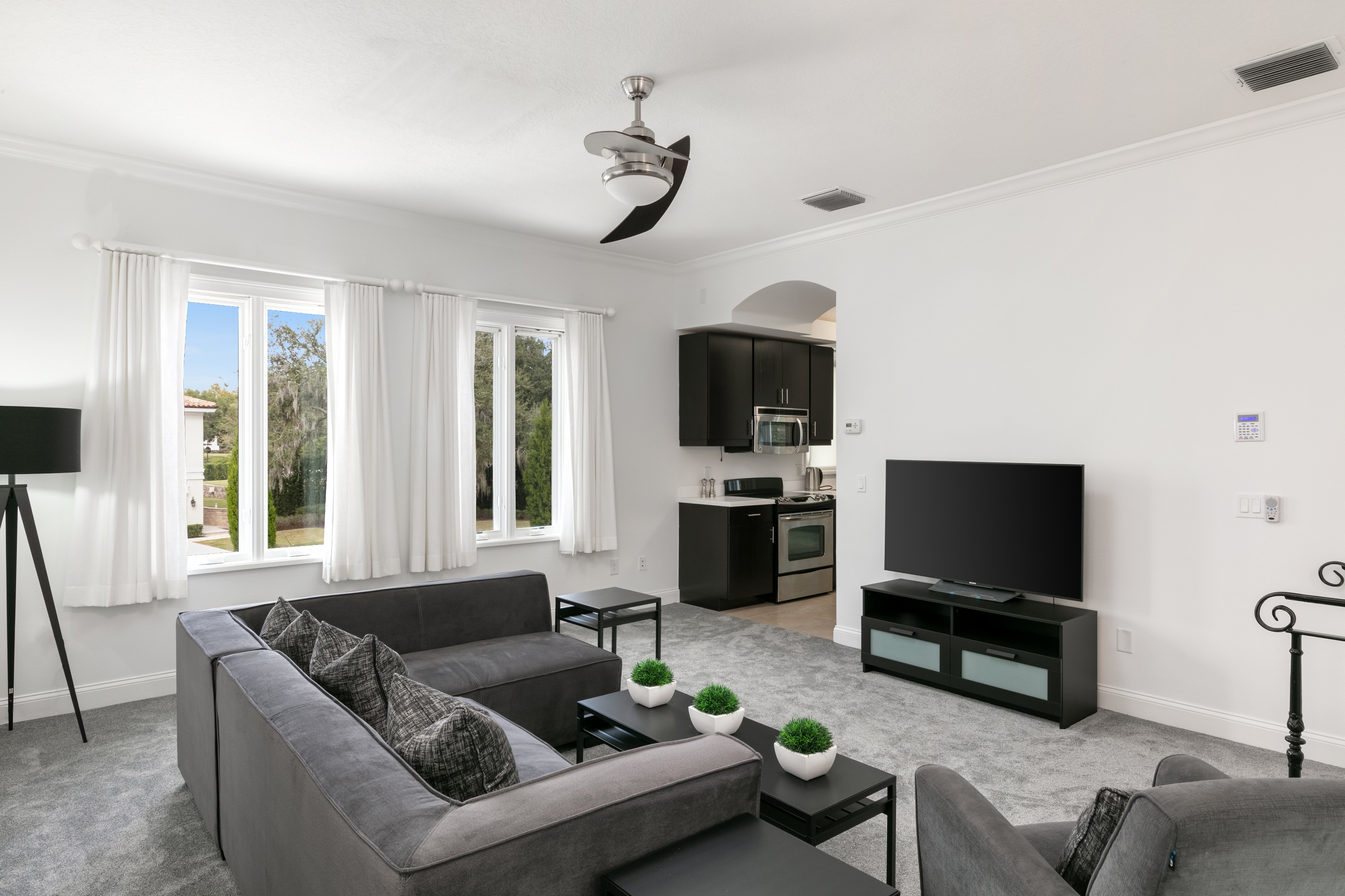 12488 Park Ave — photograph 4