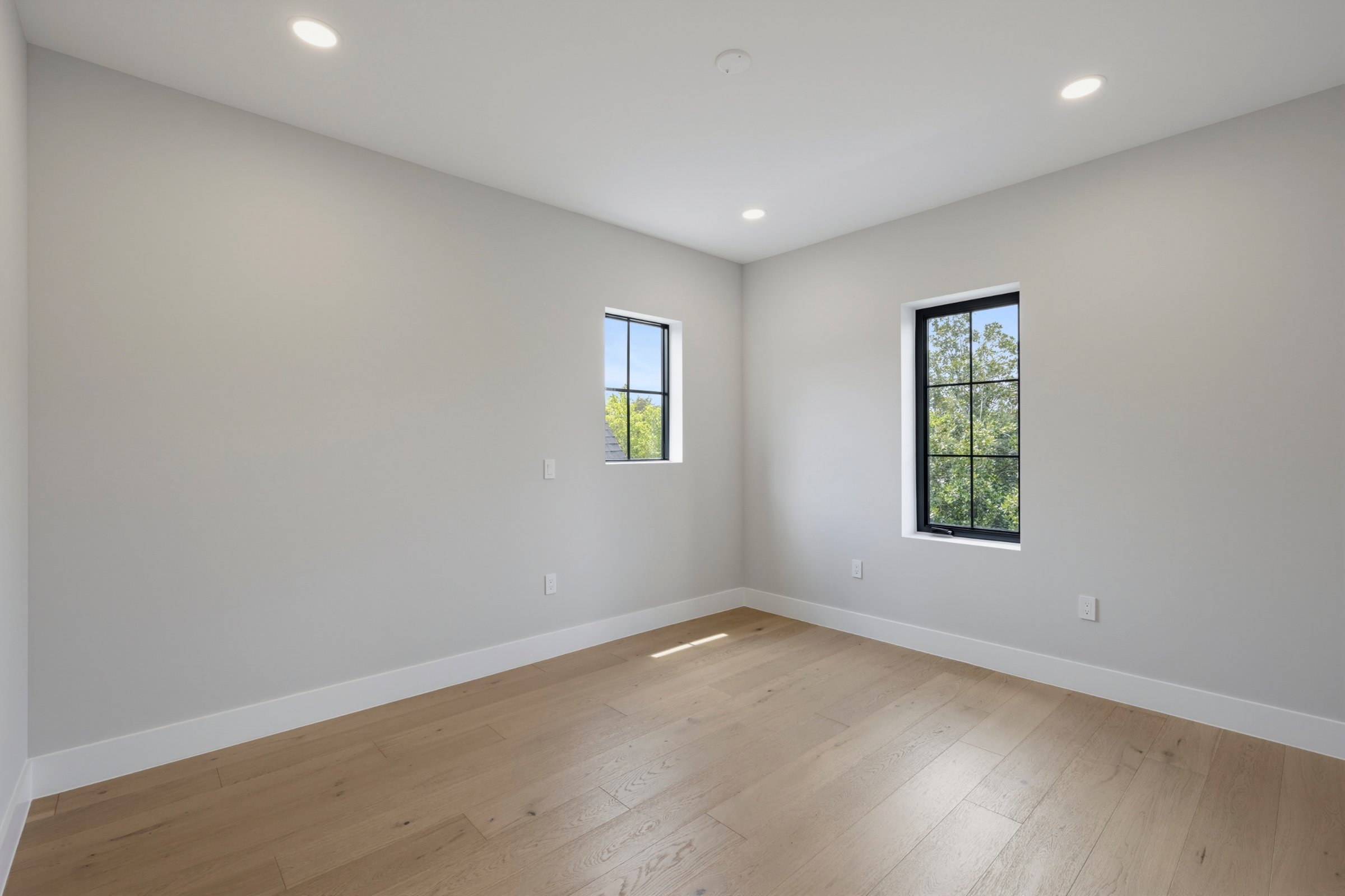 1417 Williams Dr — photograph 4